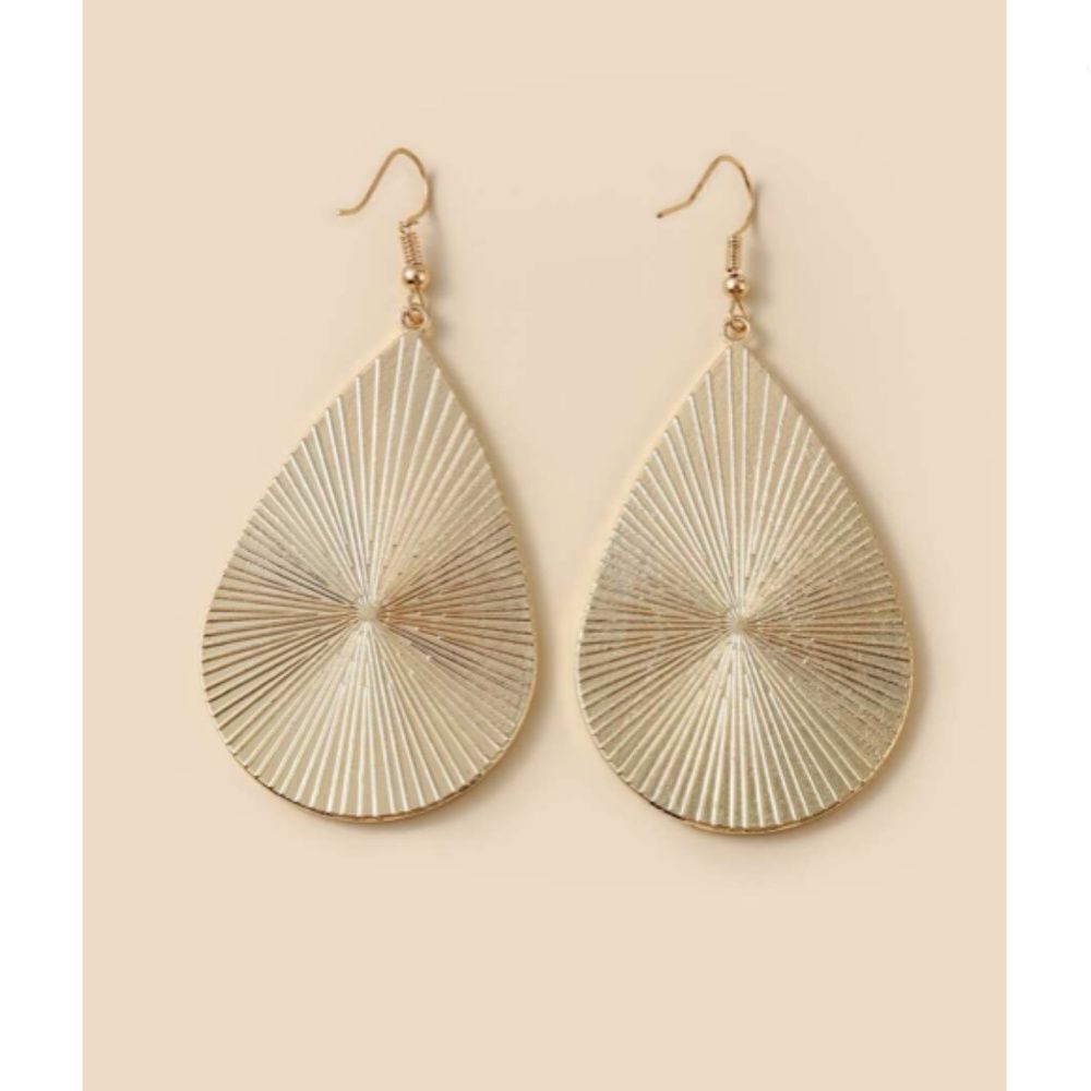 Lilly Pattern Drop Earrings - Picture 3 of 3